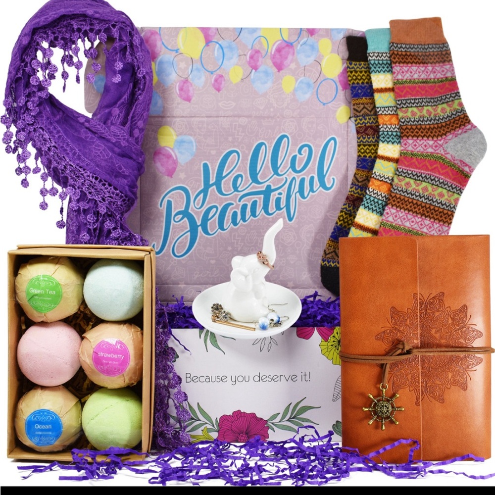 Gift Box bundle with Bath Bombs and Accessories, Ring Holder, socks and scarf🧣. - Picture 4 of 4